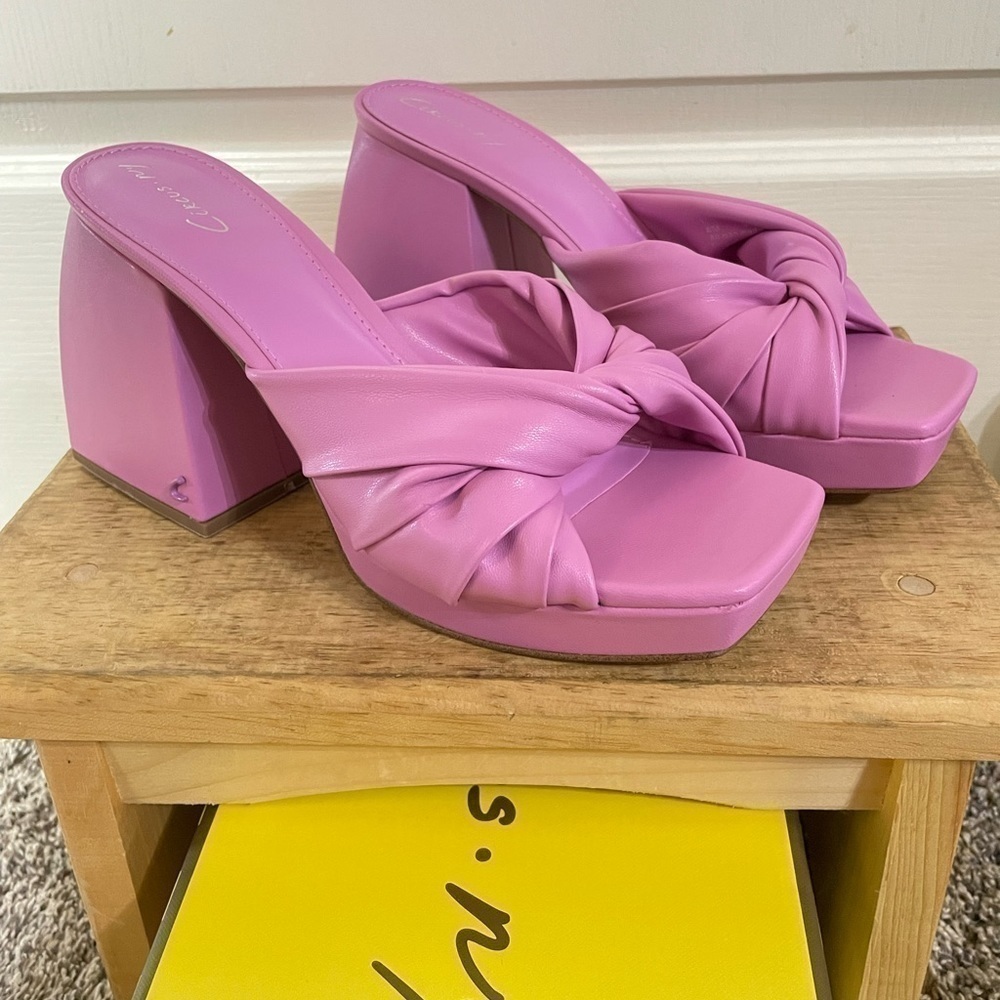 CIRCUS NY Fiji Flower Marianna Sandals - Picture 2 of 12